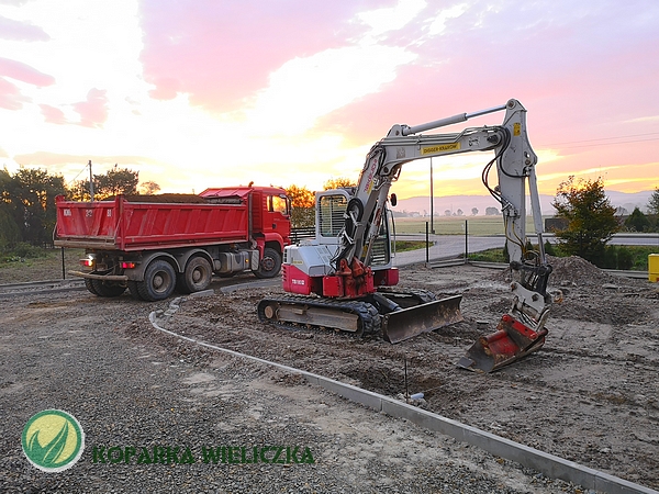 uslugi koprarka 8 ton 5 i 3 tony wieliczka krakow niepolomice wynajem koparki